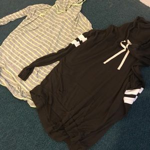 Lot bundle 2 light hoodie sweatshirts